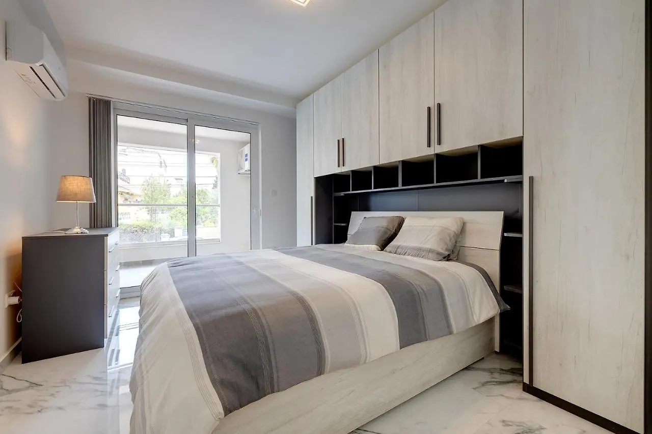 Modern Apartment Steps To St George'S Bay St. Julian's Malta
