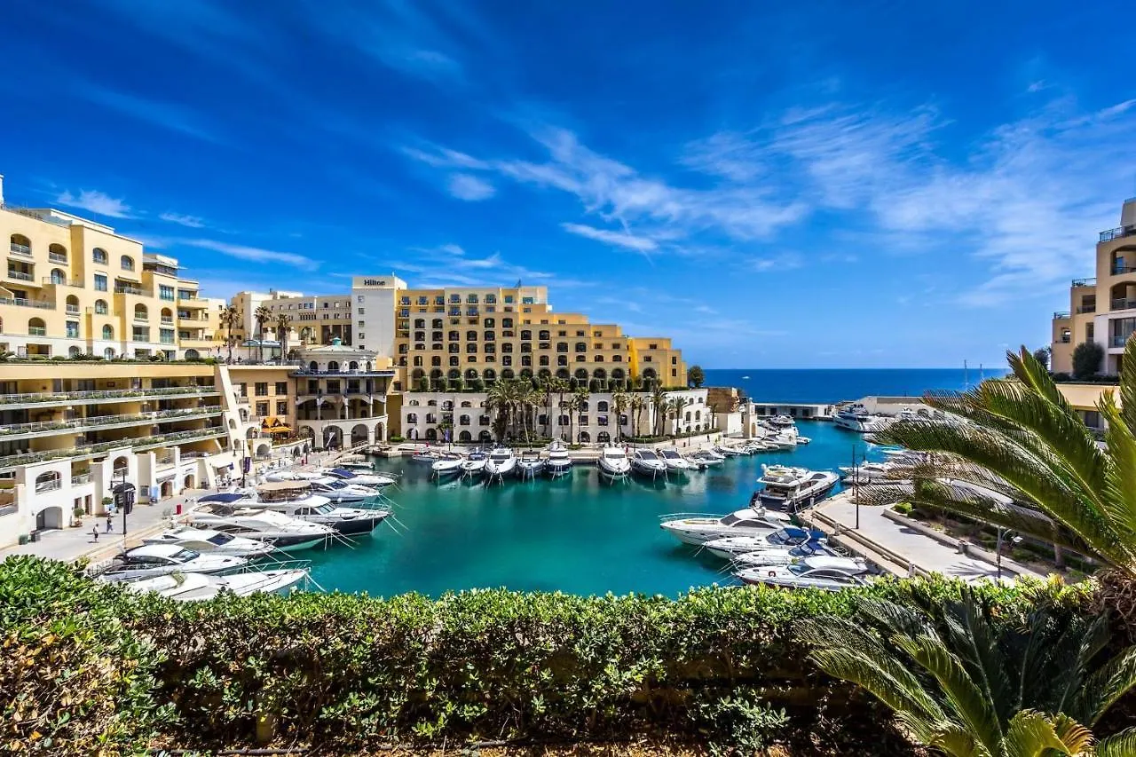 Modern Apartment Steps To St George'S Bay St. Julian's